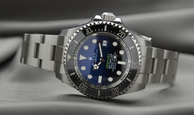 Fake vs. Genuine: A Comprehensive Guide to Rolex Authenticity